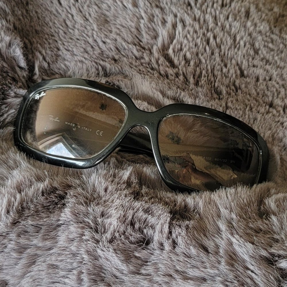 RARE ⨳ Ray Ban ⨳ RB4102 ⨳ Matte Black ⨳ Polarized ⨳ Sleek Sport Wrap ⨳ UV400